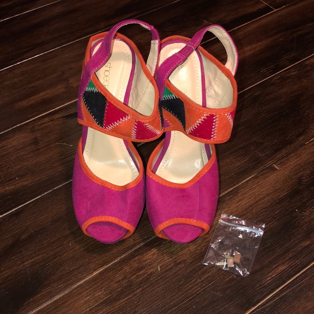 Gorgeous Aztec design Platform Heels